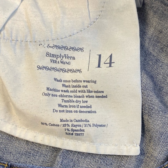 Simply Vera Vera Wang Pants Size 14 Jeans Roll Cut Capri Beautiful Darker Wash - Picture 6 of 11
